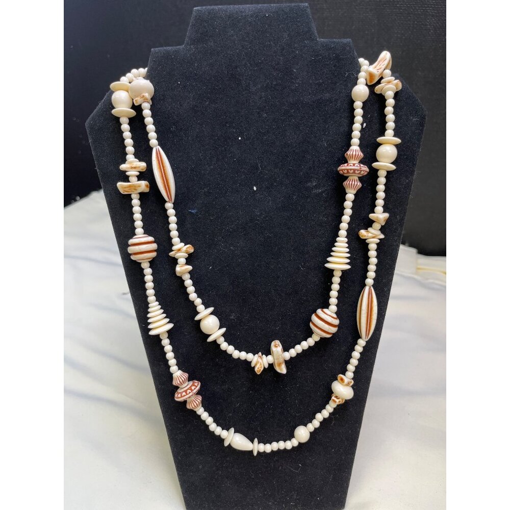 Vintage Womens White Beaded Necklace Size 24" Long SKU 6397